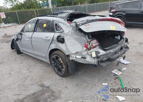 2021 Kia K5 Gt-Line z USA, uszkodzony, nr VIN 5XXG64J27MG052069